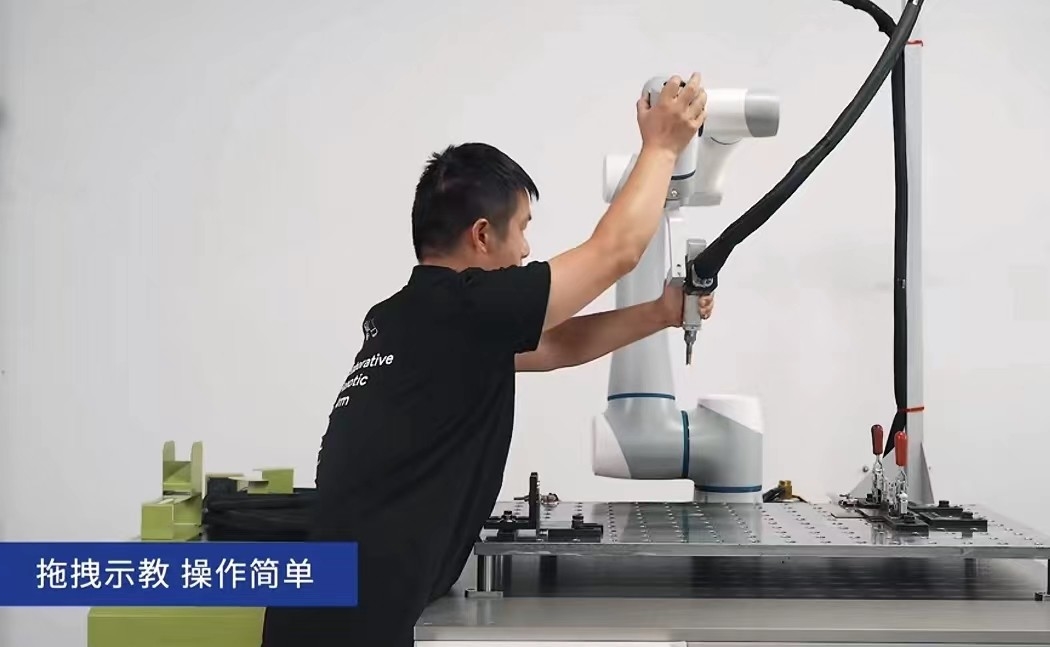 cobotを広く使用する溶接機のために1300mmの範囲の協力的なロボット6軸線と救いなさい