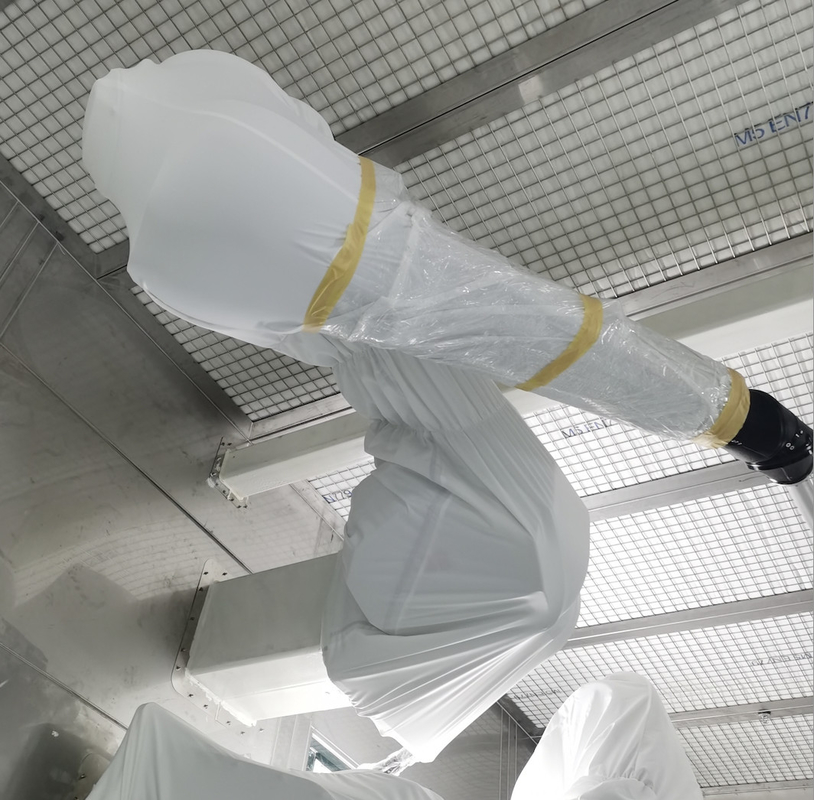 自動車工場のペンキの研修会で耐火性ABBのロボット カバー保護衣類