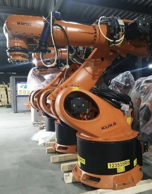 Kuka Kr 500製造のハンドル500kgの大きく重い部品のための6つの軸線のロボット腕