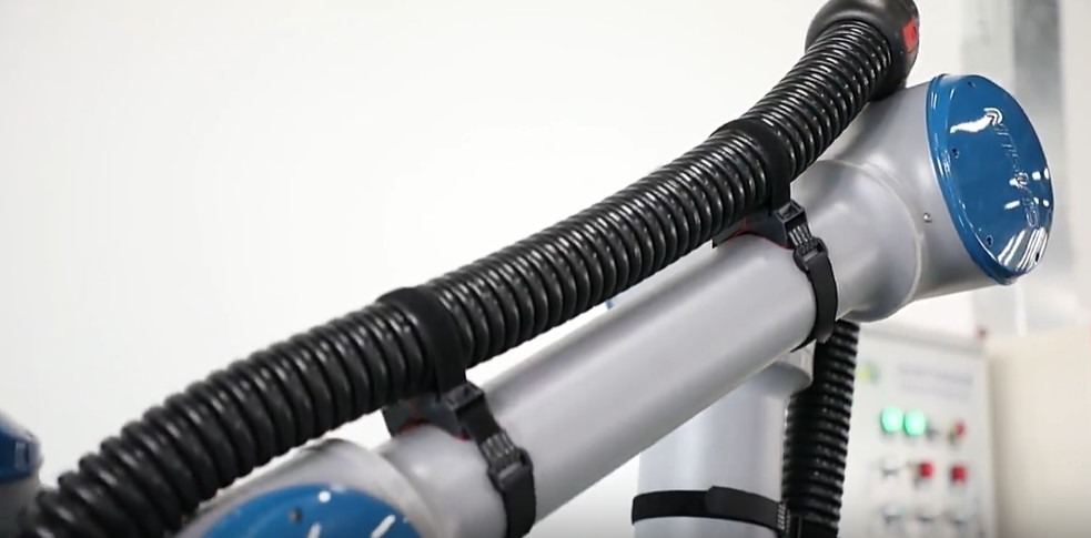 Abbのロボティック ロボット服はCPP SDPのパイプラインのパッケージを扱うスポット溶接に付属品を詰める