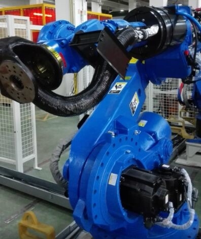 Abbのロボティック ロボット服はCPP SDPのパイプラインのパッケージを扱うスポット溶接に付属品を詰める