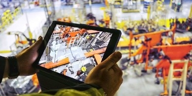 切り分ける6軸線のAbbのロボット腕はIRB 8700のロボットを形づけて溶接の自動車工場をパレットで運搬している