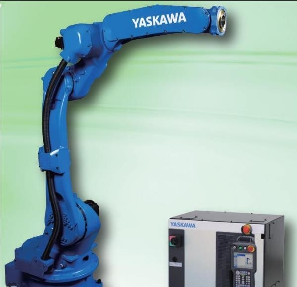 研修会12kgを処理するYaskawa MOTOMAN-AR1440レーザーに荷を積むYaskawaの腕のロボット