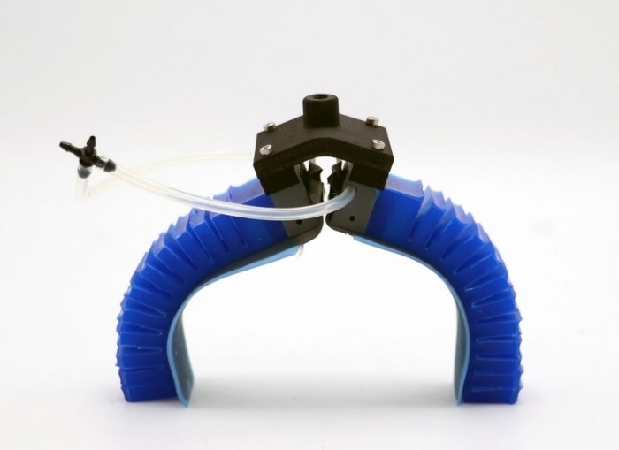 アセンブリ ロボティック腕のグリッパーの設計アクリルの金属板の収縮100-1000mm/S 2.85kg
