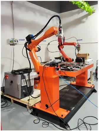 2000W金属アルミニウムのための自動繊維のレーザ溶接のロボット システム6軸線レーザーのはんだ付けする機械