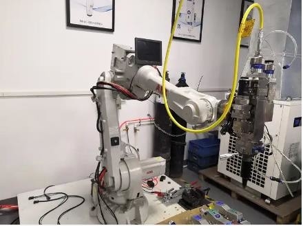 繊維のレーザ溶接のロボット システムABB Kuka Fanuc 6軸線のロボット腕   深さ0.04-6mm