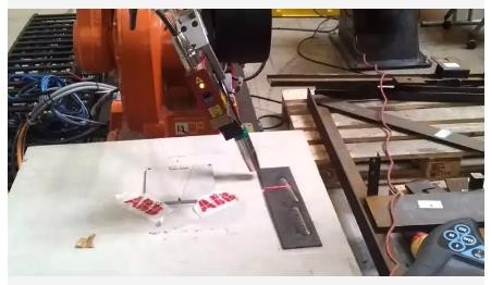 繊維のレーザ溶接のロボット システムABB Kuka Fanuc 6軸線のロボット腕   深さ0.04-6mm