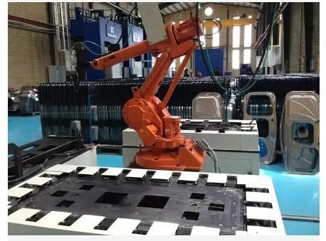 繊維のレーザ溶接のロボット システムABB Kuka Fanuc 6軸線のロボット腕   深さ0.04-6mm