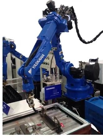 Yaskawaの産業レーザ溶接のロボット システム6軸線の管のアーク溶接のロボット機械AR1440