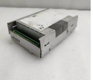 単位3HNE 01586-1を追跡するAbb Dsqc 377bのコンベヤー17台のServoドライブPLC新しく標準的な0.48kg