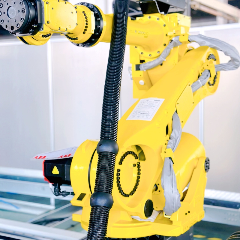 1 - 6軸のラインパックと産業ロボットのドレスパック