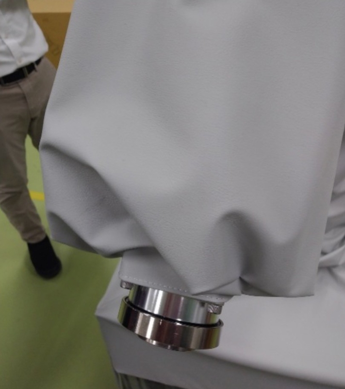 切断ワークショップ ロボット 防水カバー ホワイト / イエロー / ブルー / レッド 防護スーツ ジッパー 設置